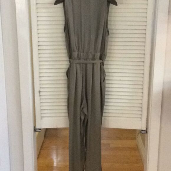 William B belted pocketed jumpsuit. Neutral. Small - Picture 7 of 9